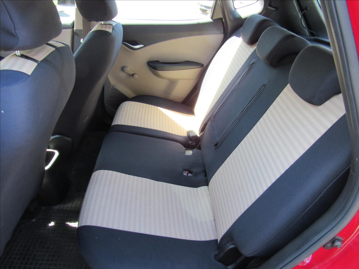 hyundai-ix20-1-6-i-comfort-1-majitel-nove-v-cechach - 9