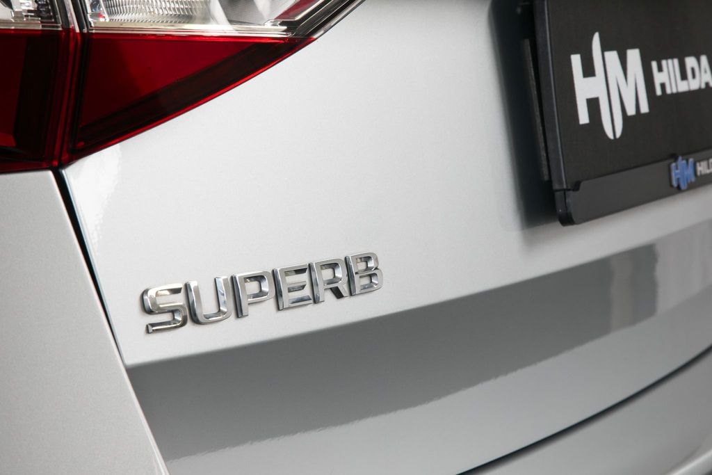 skoda-superb-2-0tdi-110kw-weba-canton-tazne - 8