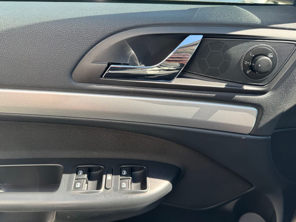 skoda-octavia-combi-2-0-tdi-4x4-scout - 6