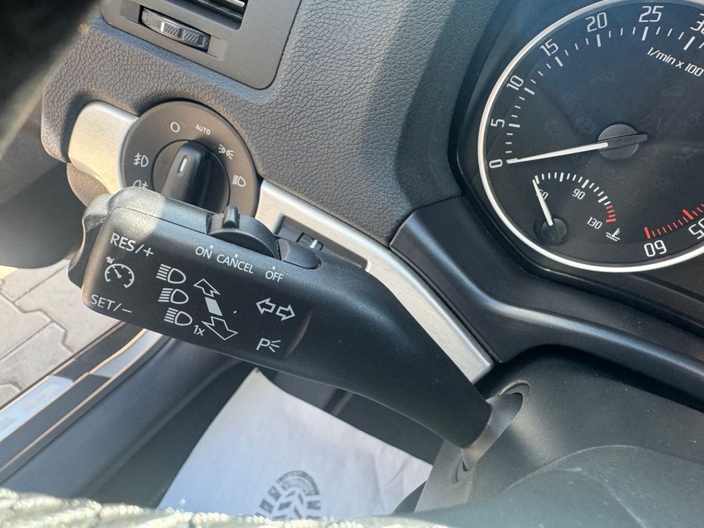skoda-octavia-combi-2-0-tdi-4x4-scout - 8