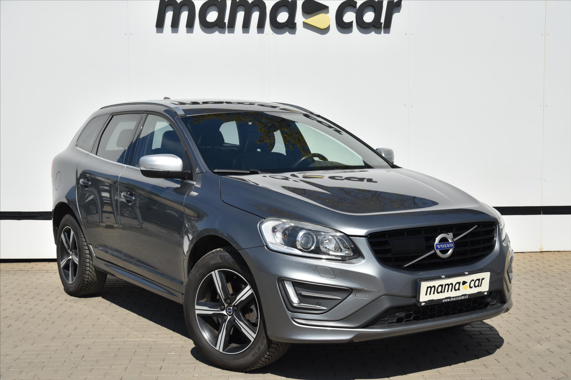 Volvo XC60 2.0 T6 225kW AWD R-DESIGN ČR