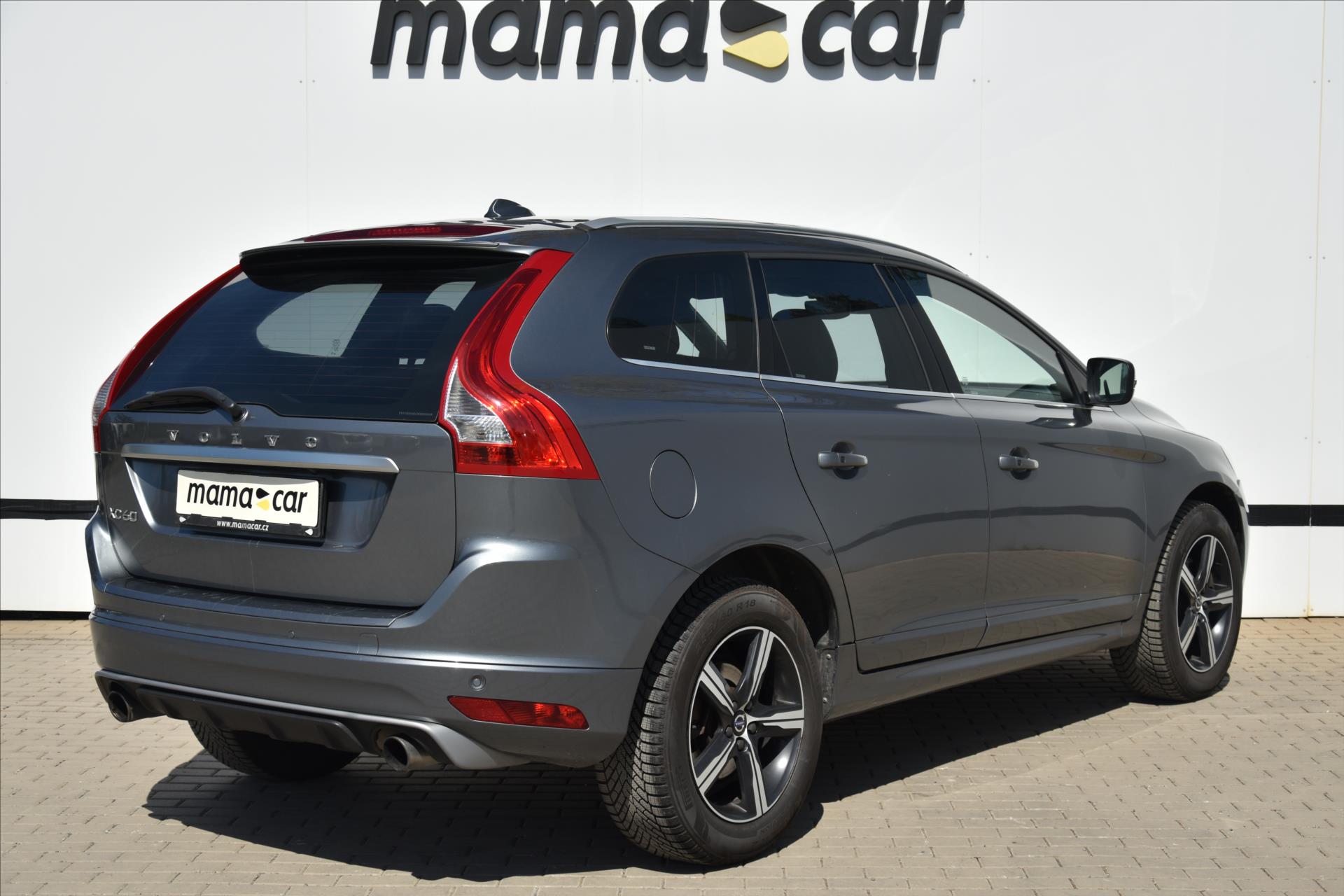 volvo-xc60-2-0-t6-225kw-awd-r-design-cr - 1
