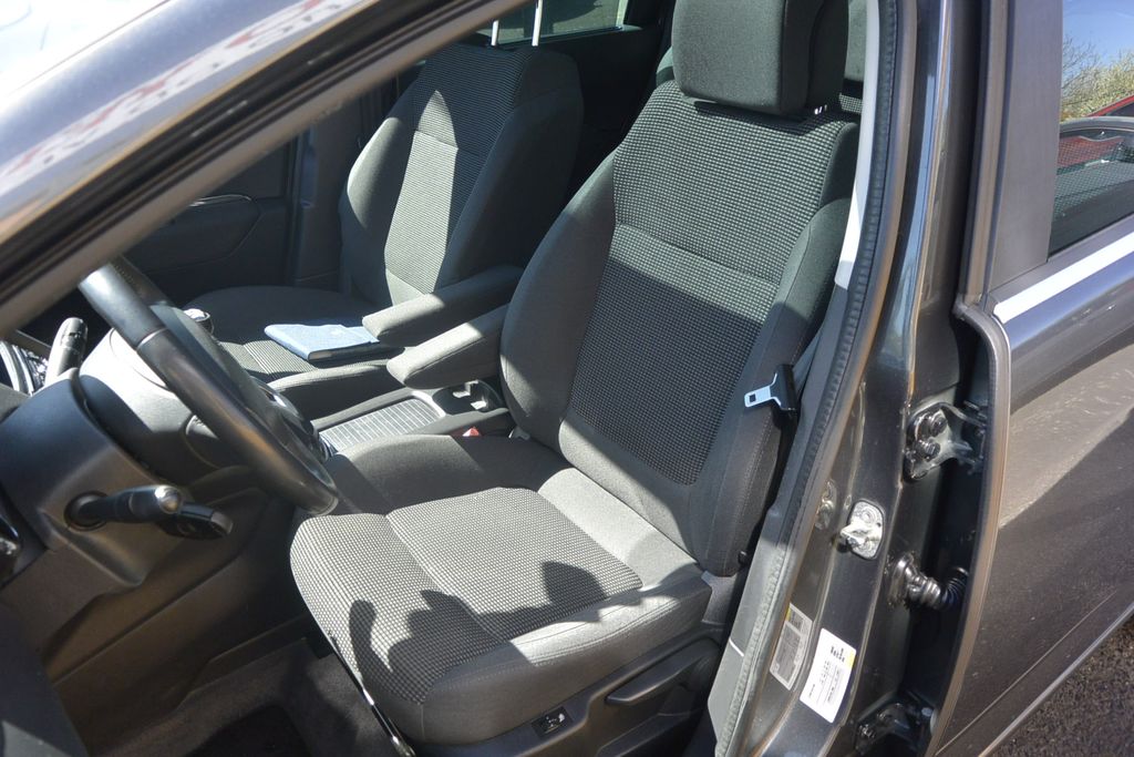 peugeot-5008-1-6hdi-7mist-panorama - 9