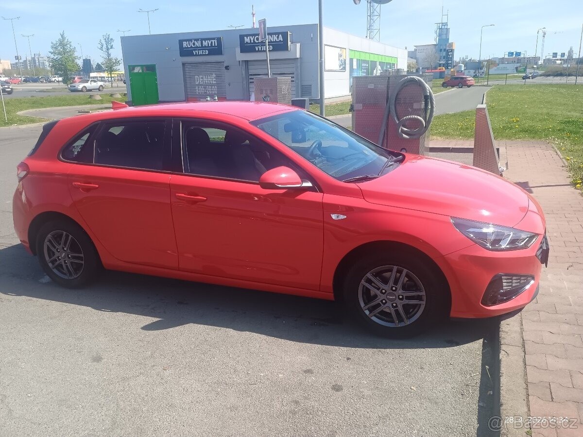 Hyundai i30 1,5   DPI, benzin, servisováno