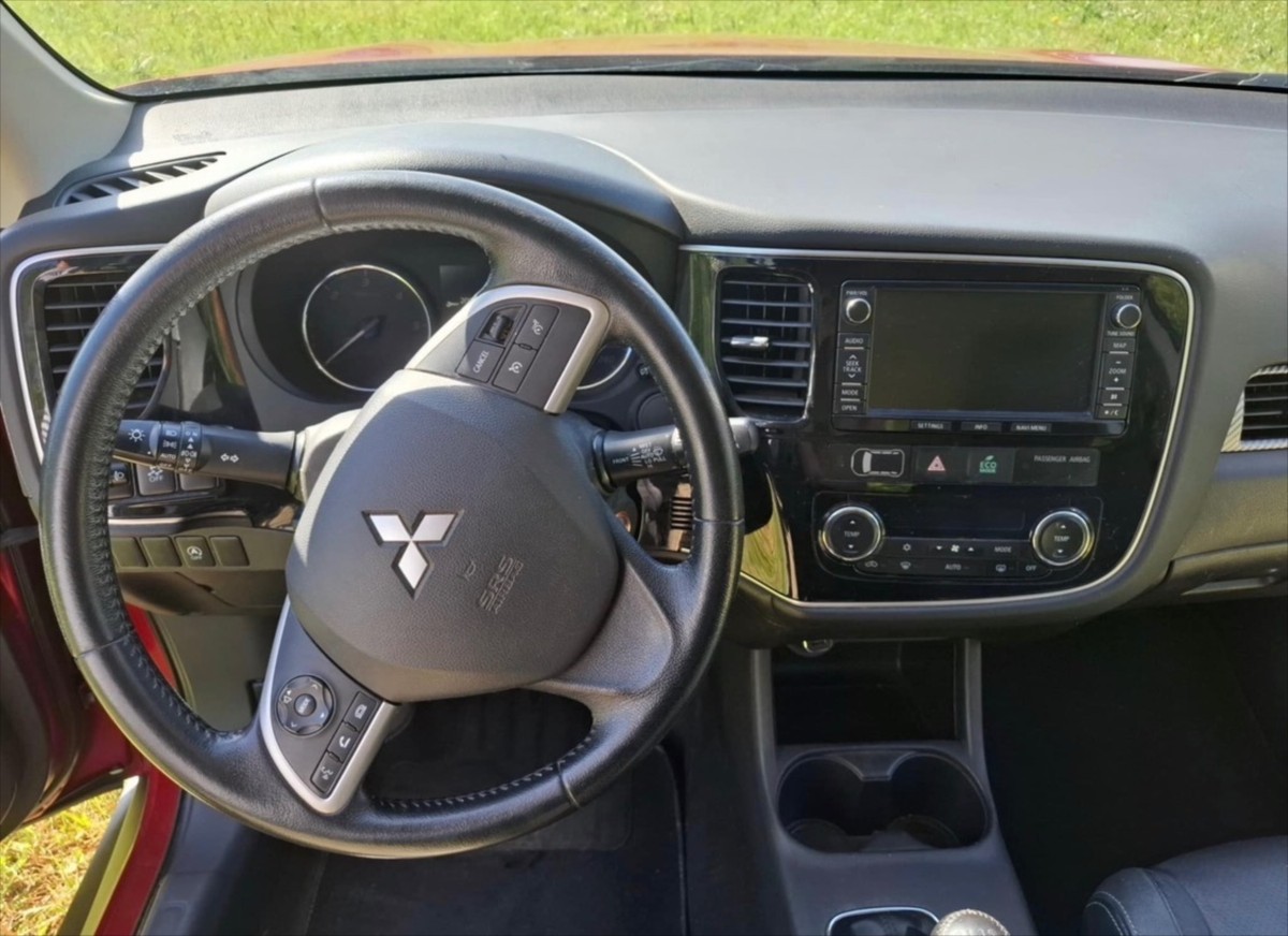 mitsubishi-outlander-2-2-nizka-spotreba-4x4-7-mist-k - 3