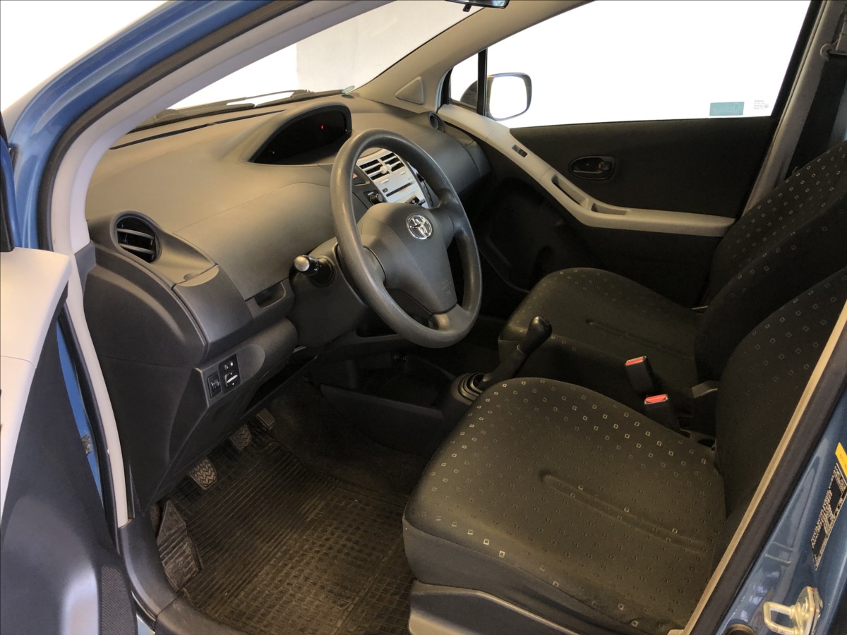 toyota-yaris-1-3-vvt-i - 8