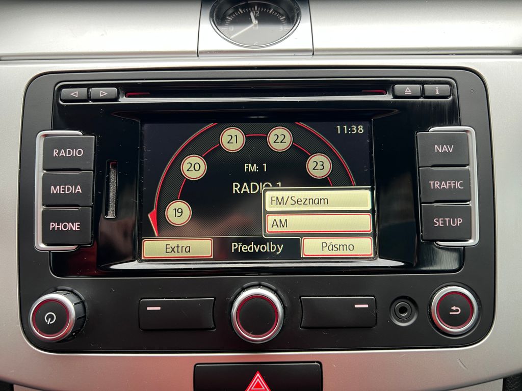 volkswagen-passat-1-6-tdi-77kw-zaruka-servis - 7
