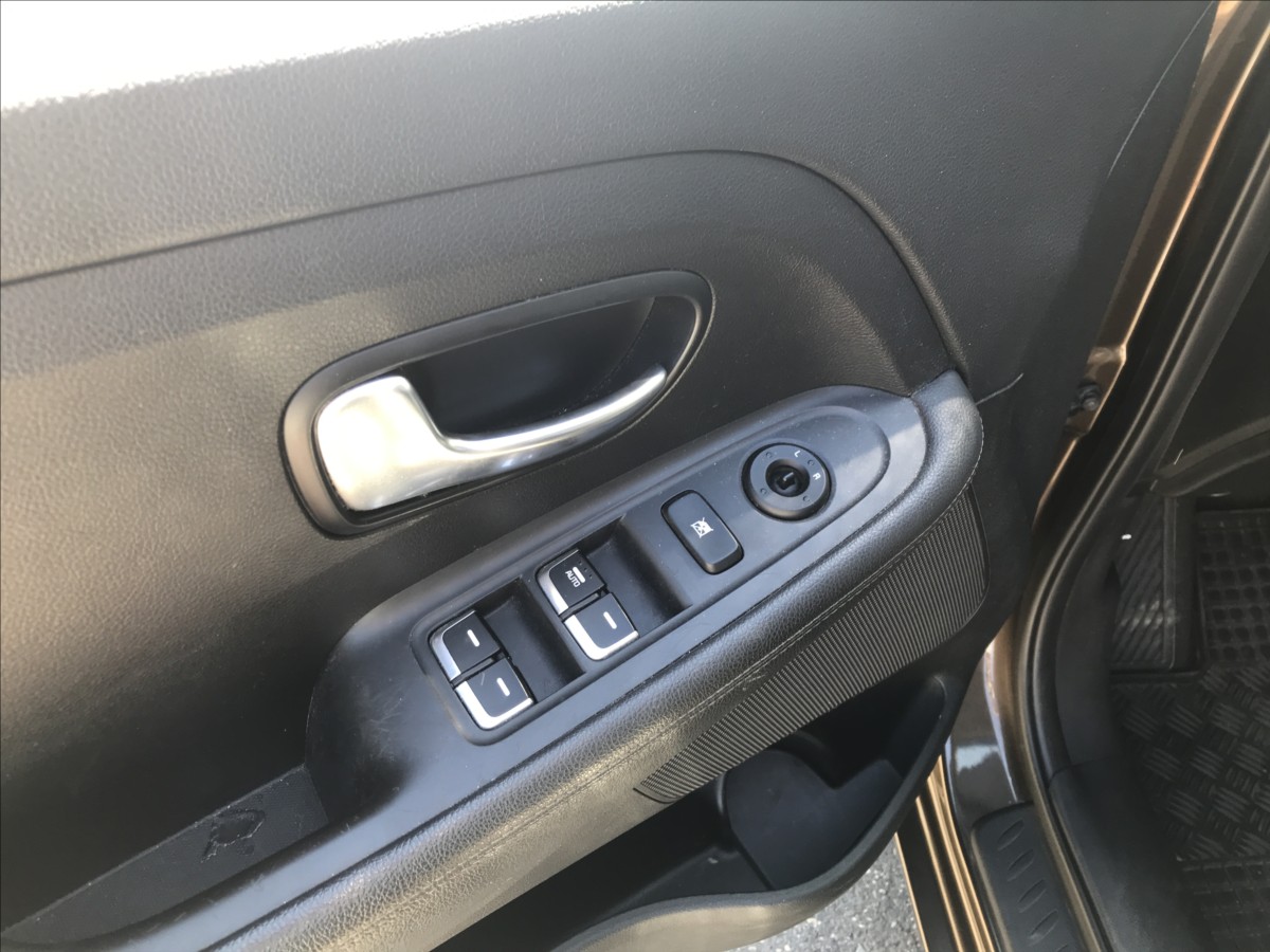 kia-carens-1-6-gdi-99kw - 8