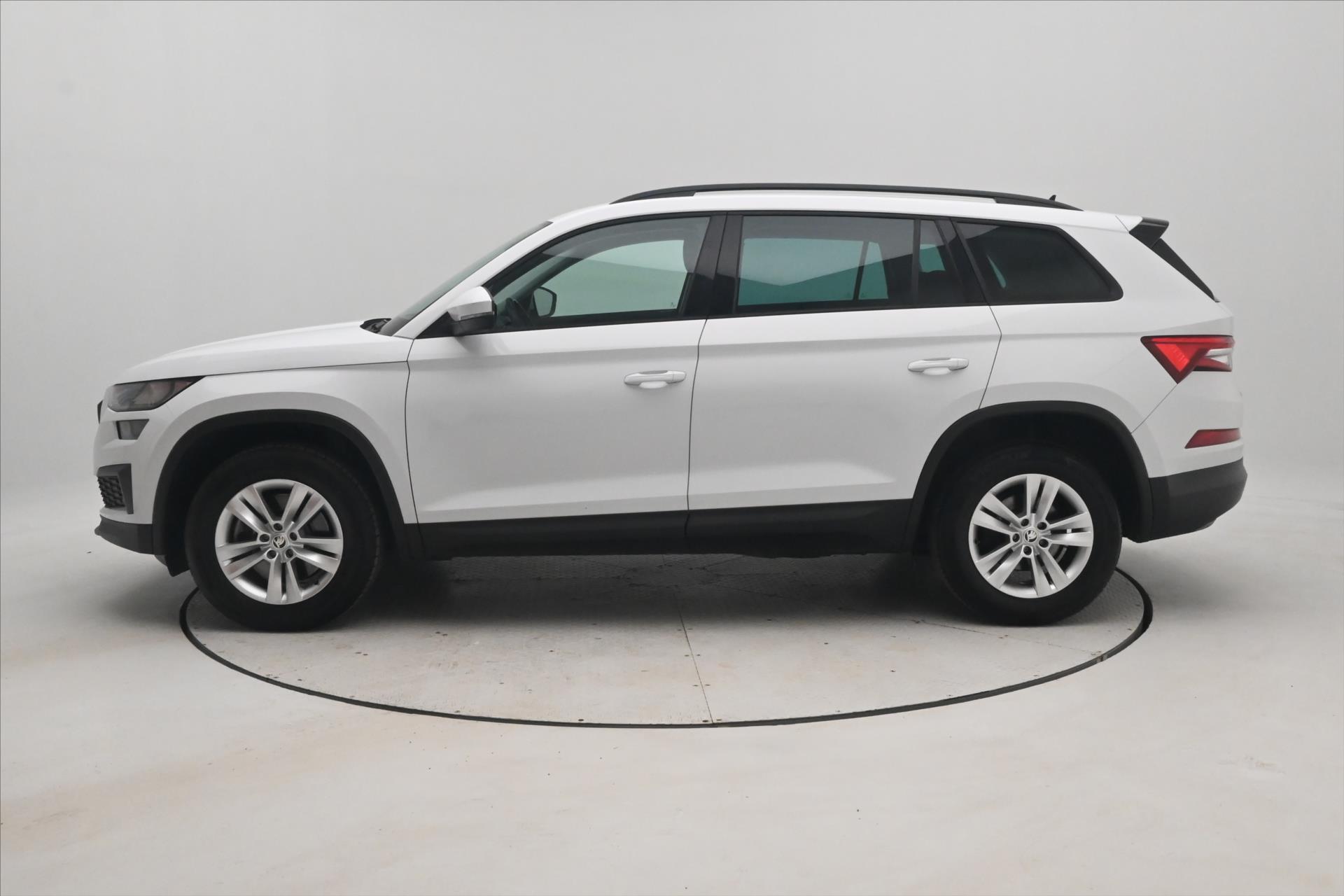 skoda-kodiaq-2-0-tdi-110kw-dsg-7mist-zaruka-az-5-let - 7