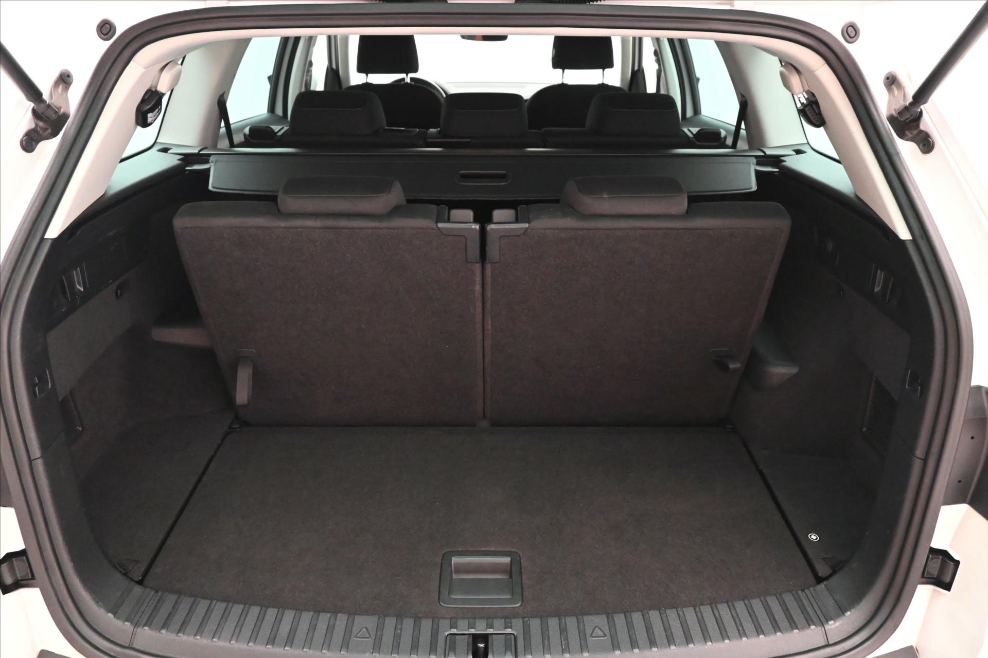 skoda-kodiaq-2-0-tdi-110kw-dsg-7mist-zaruka-az-5-let - 9