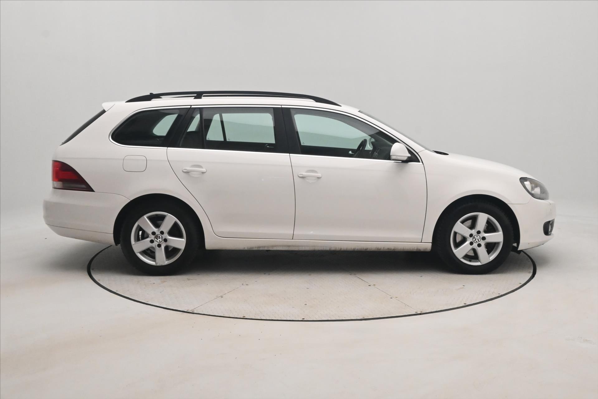 volkswagen-golf-2-0-tdi-110-kw-trendline-zaruka-az-5-let - 3