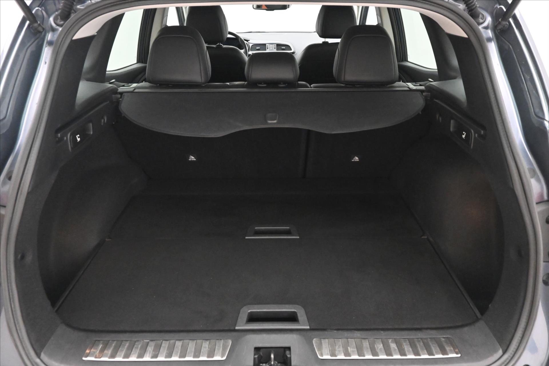 renault-kadjar-1-3-tce-116kw-at-intens-zaruka-az-5-let - 9