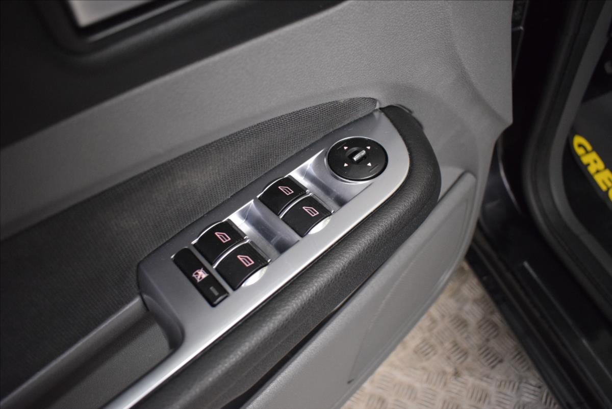 ford-focus-1-8-i-sport-po-servisu - 9