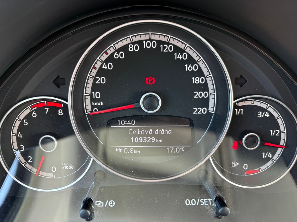 volkswagen-up-1-0-55kw-klima-vyhrevy - 7