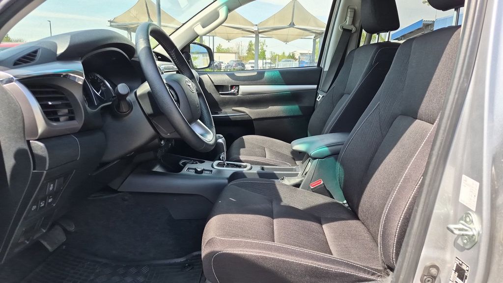 toyota-hilux-executive-2-8d-150kw - 9