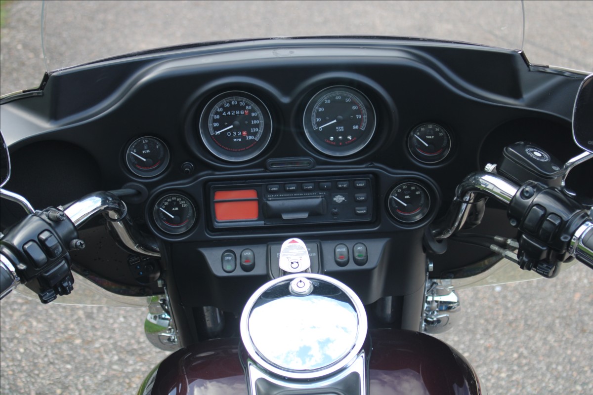 harley-davidson-1-3-flhtcui-electra-glide-95th - 3