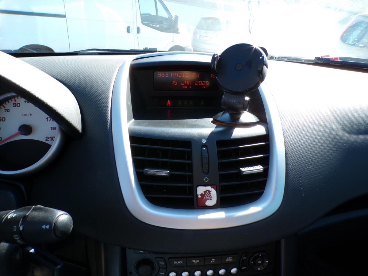 peugeot-207-1-4-hdi-klima - 9