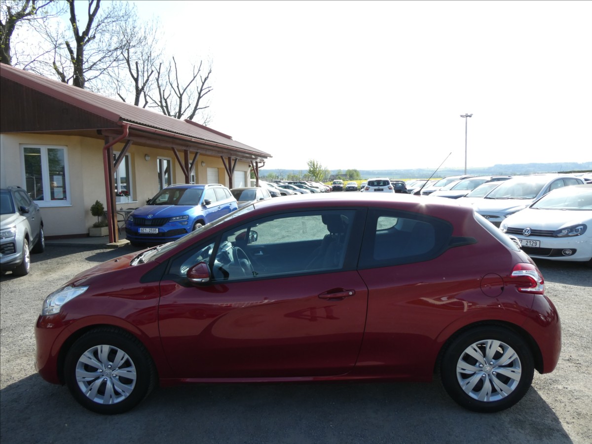 peugeot-208-1-2-i-60kw-1-majitel-serviska - 5