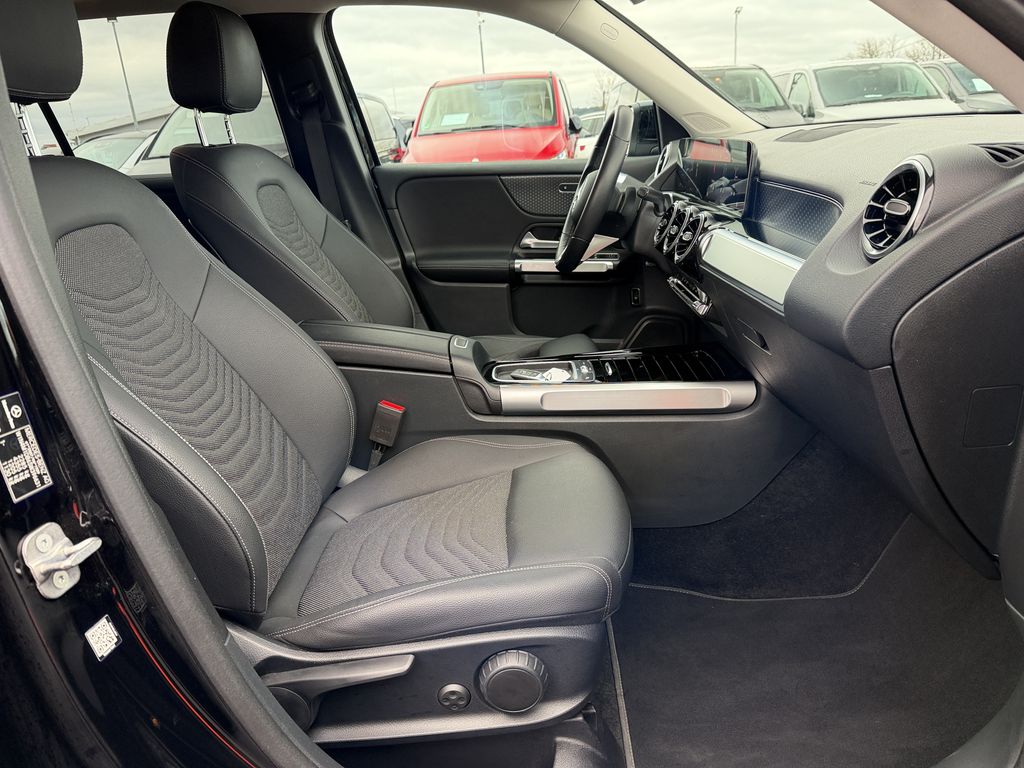 mercedes-benz-glb-200d-4matic - 9