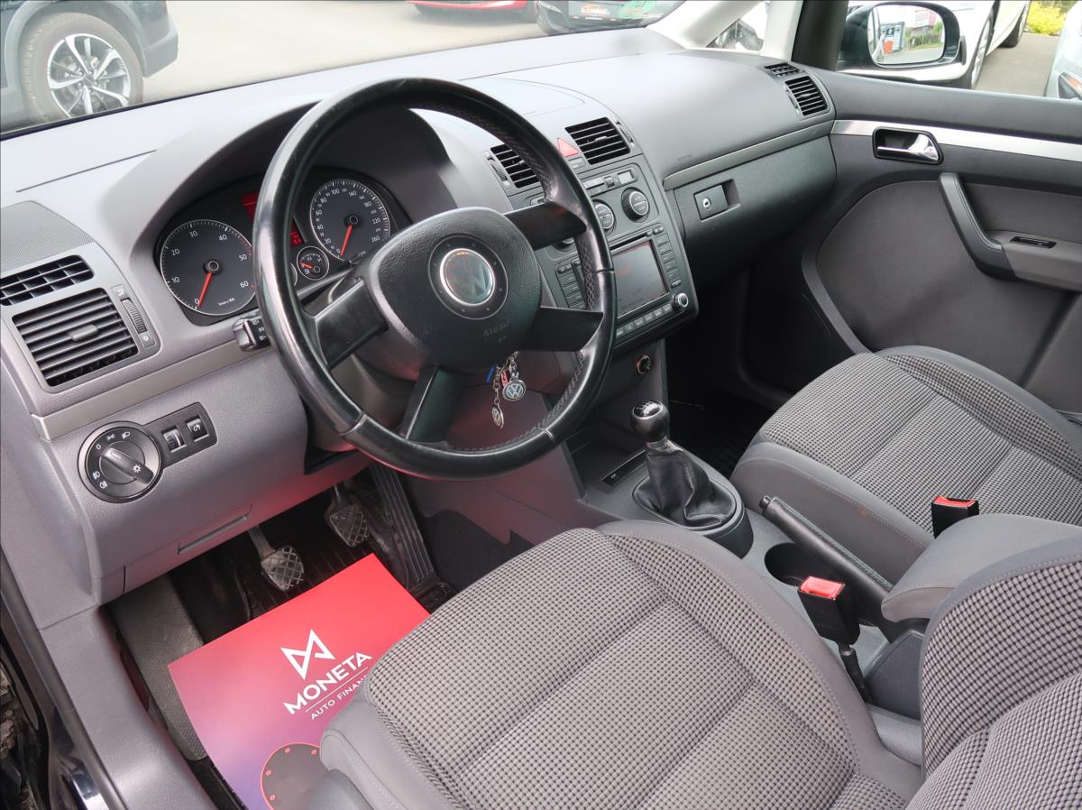 volkswagen-touran-2-0-tdi-103kw-aut-klima-tazne - 8