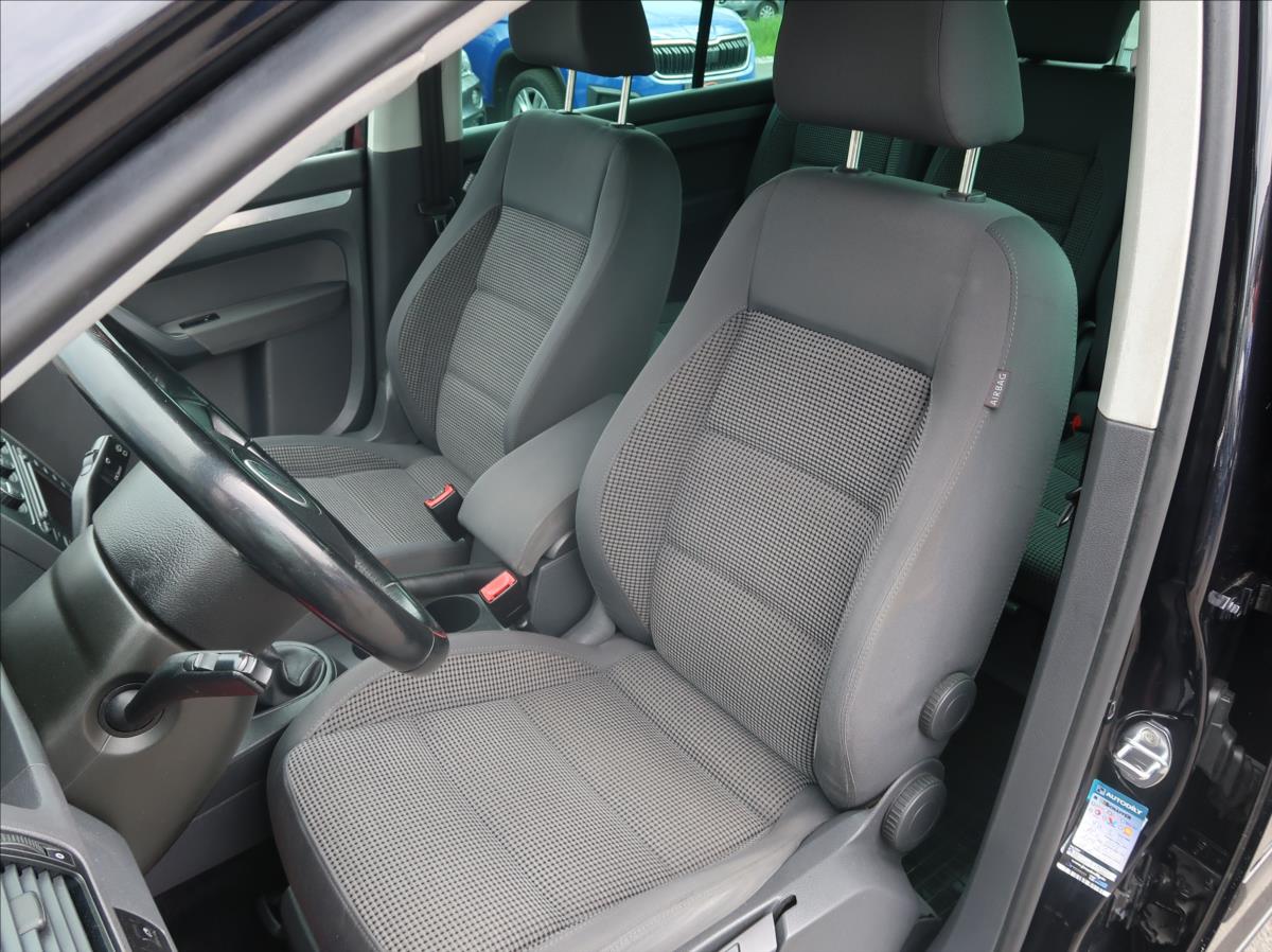 volkswagen-touran-2-0-tdi-103kw-aut-klima-tazne - 9