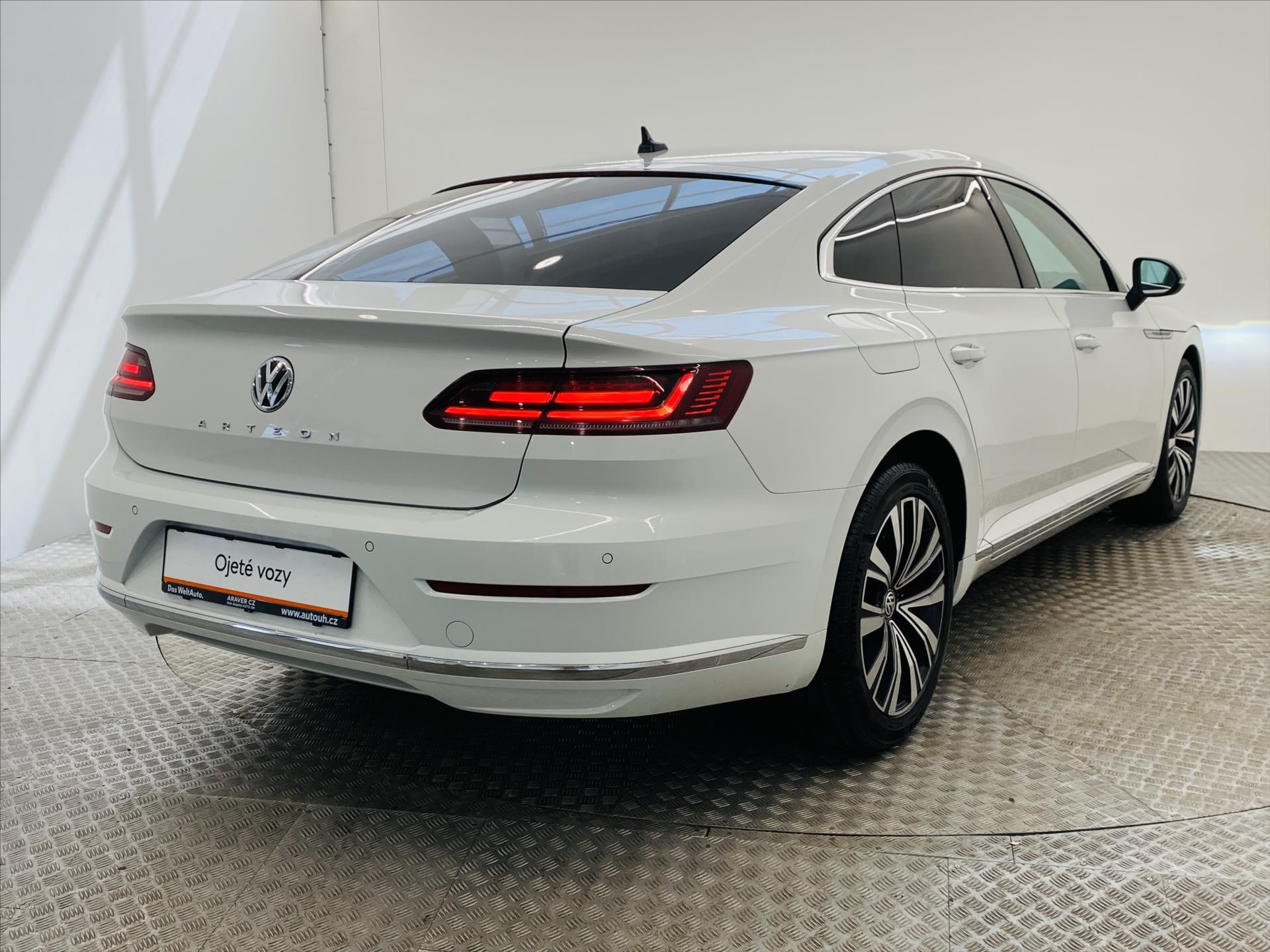 volkswagen-arteon-2-0-tdi-dsg-110-kw-elegance - 1