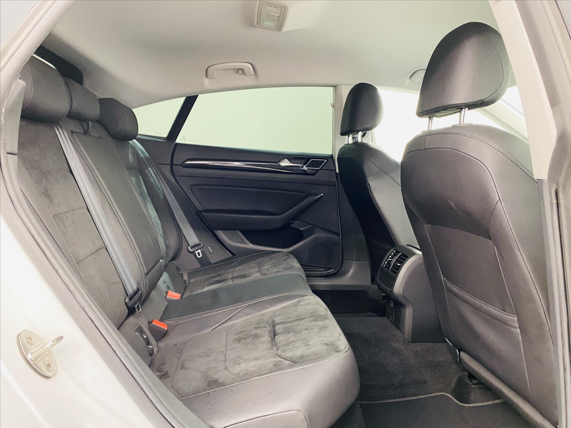 volkswagen-arteon-2-0-tdi-dsg-110-kw-elegance - 6
