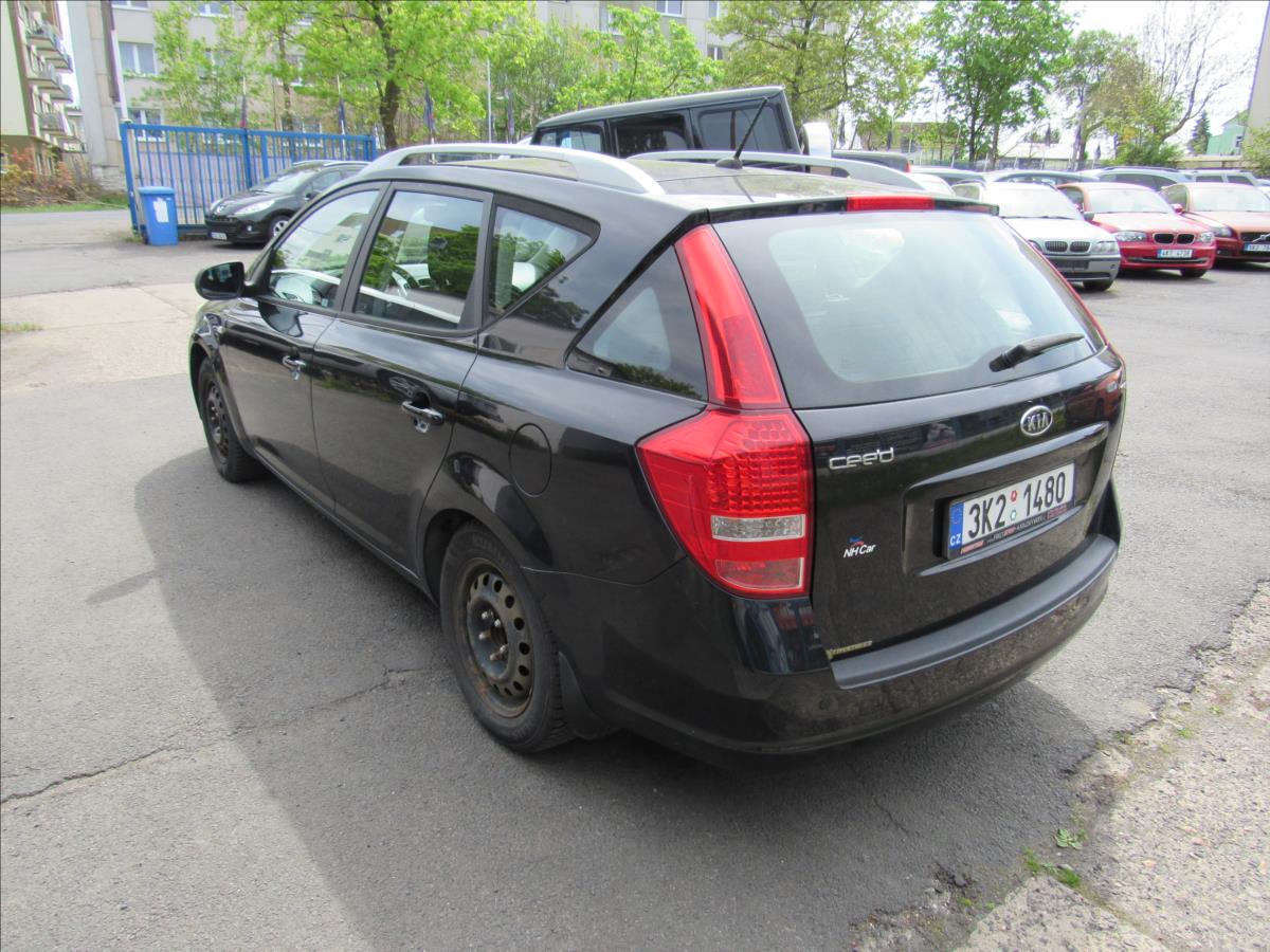 kia-ceed-1-6-crdi-66kw-combi - 3