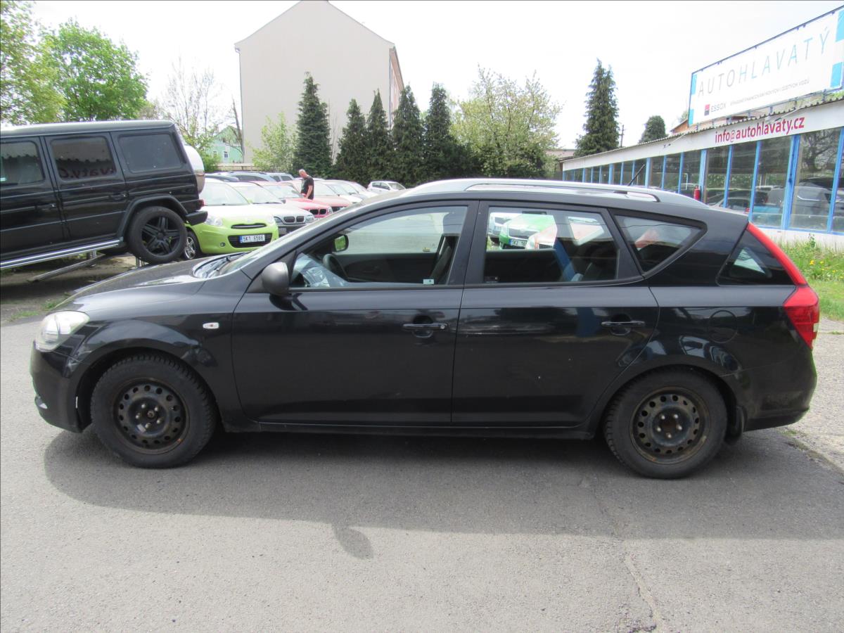 kia-ceed-1-6-crdi-66kw-combi - 6
