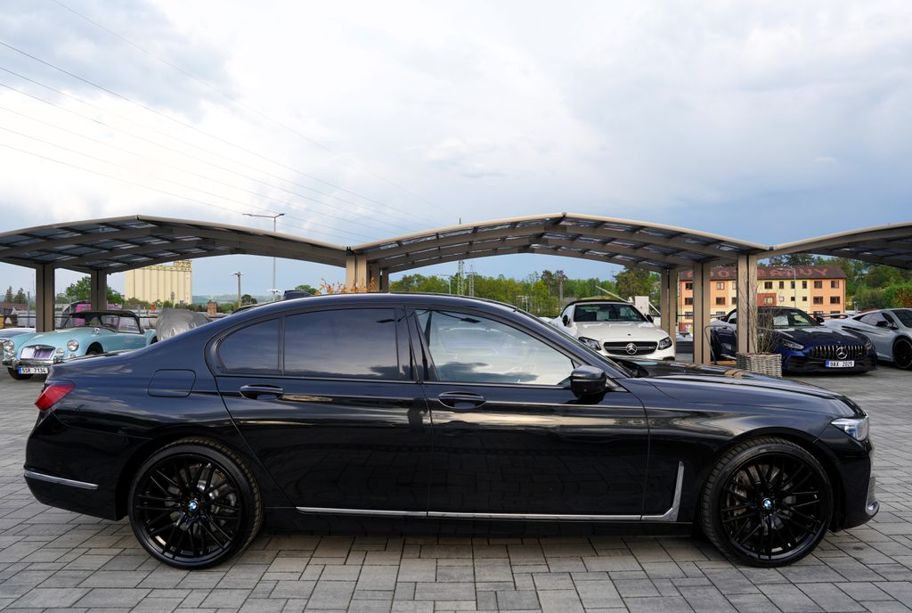 bmw-rada-7-750i-xdrive-21-lasery-530-ps - 6