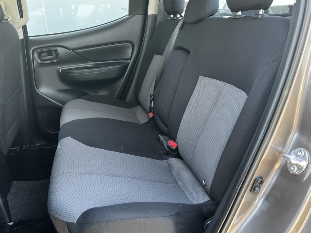 mitsubishi-l200-2-3-dph-1-majitel-nove-v-cr - 9