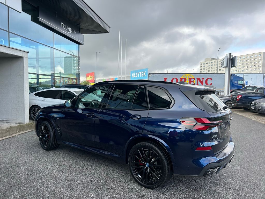 bmw-x5-xdrive-50e-el-tazne-vzduch-top - 2