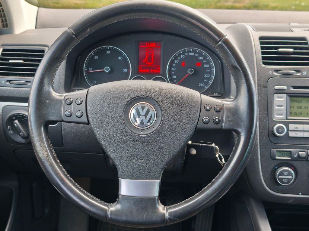 volkswagen-golf-2-0-tdi-103kw - 9