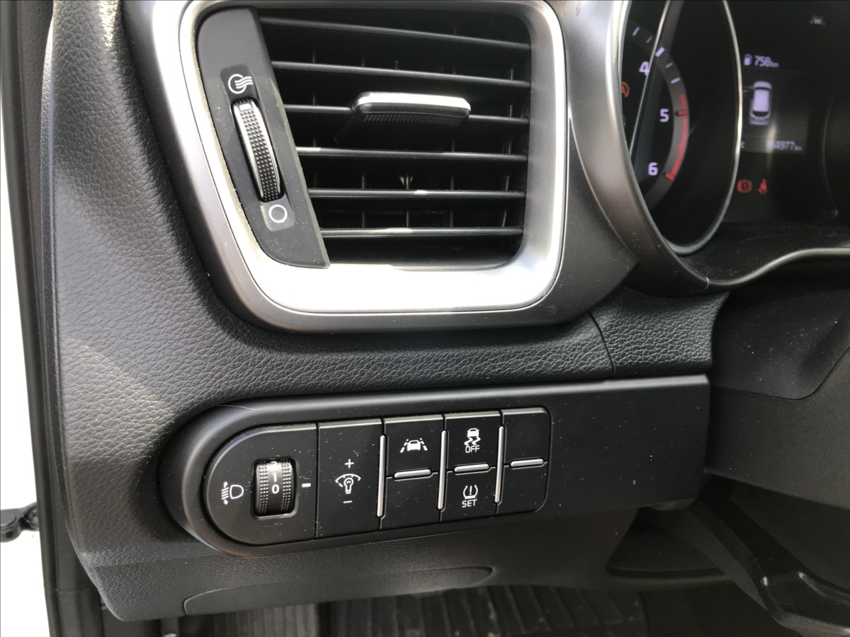 kia-ceed-1-6-crdi-85kw - 7