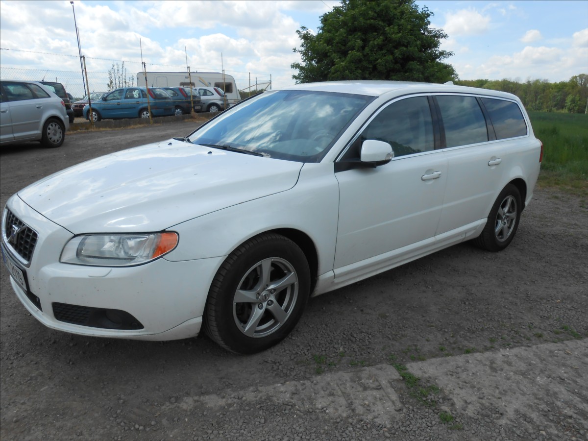 Volvo V70 2,4 D 5 AWD 136 kW DIGIKLIMA