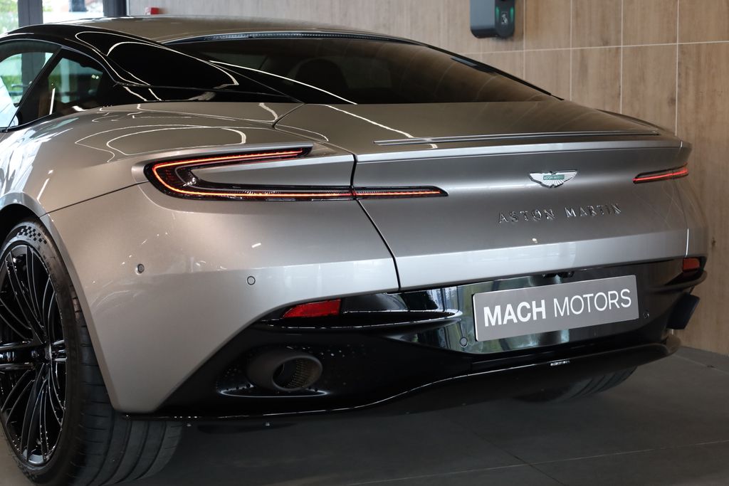 aston-martin-v8-500-kw-ventilace-led - 8