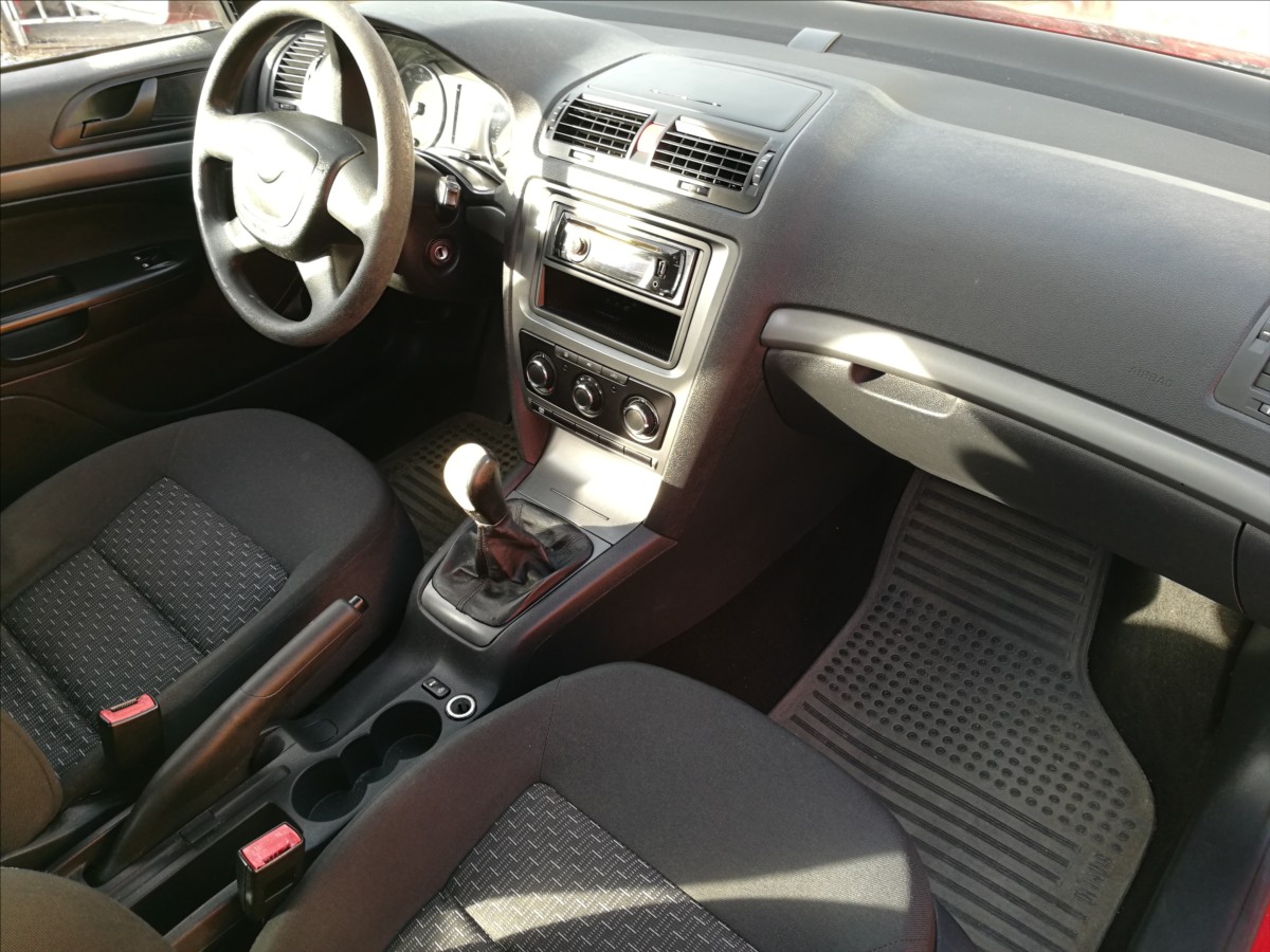 skoda-octavia-1-6-i - 9
