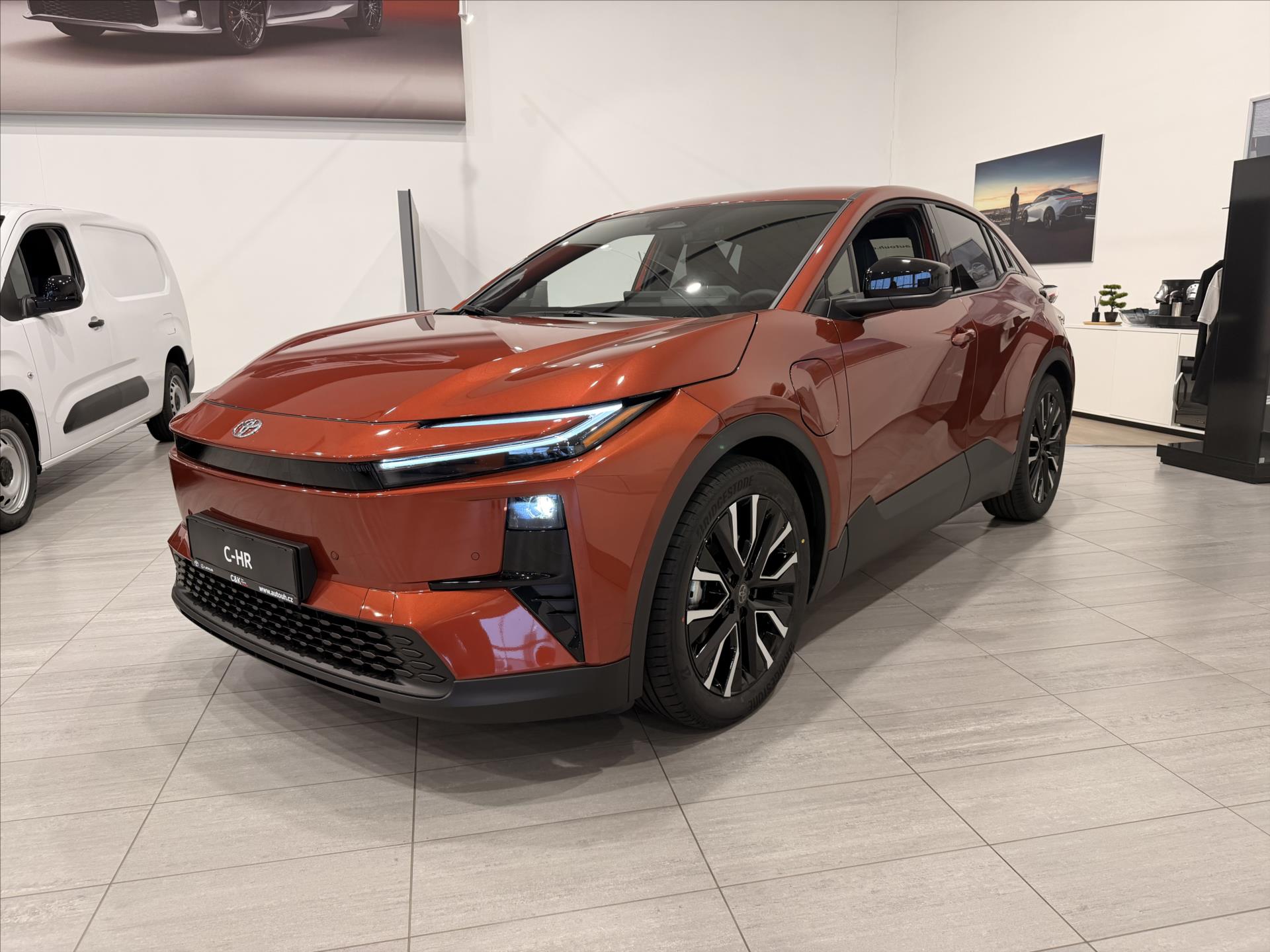 Toyota C-HR 0,0 Executive  77 kWh, pohon AWD (4×4) 343 k