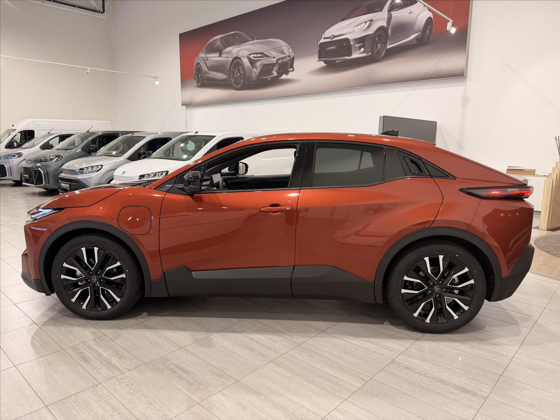 toyota-c-hr-0-0-executive-77-kwh-pohon-awd-4-4-343 - 2