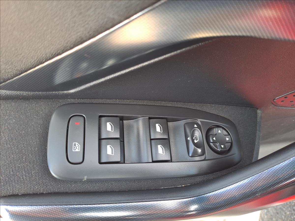 peugeot-2008-1-2-puretech-1-majitel-koup-cz - 9