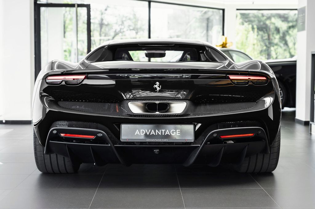 ferrari-nero-skladem - 2