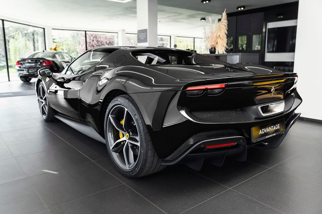 ferrari-nero-skladem - 3