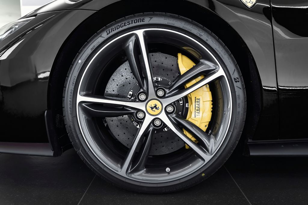 ferrari-nero-skladem - 4
