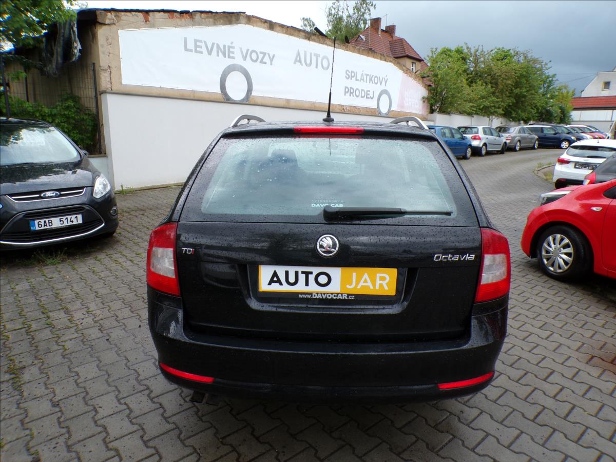 skoda-octavia-2-0-tdi-navigace - 5