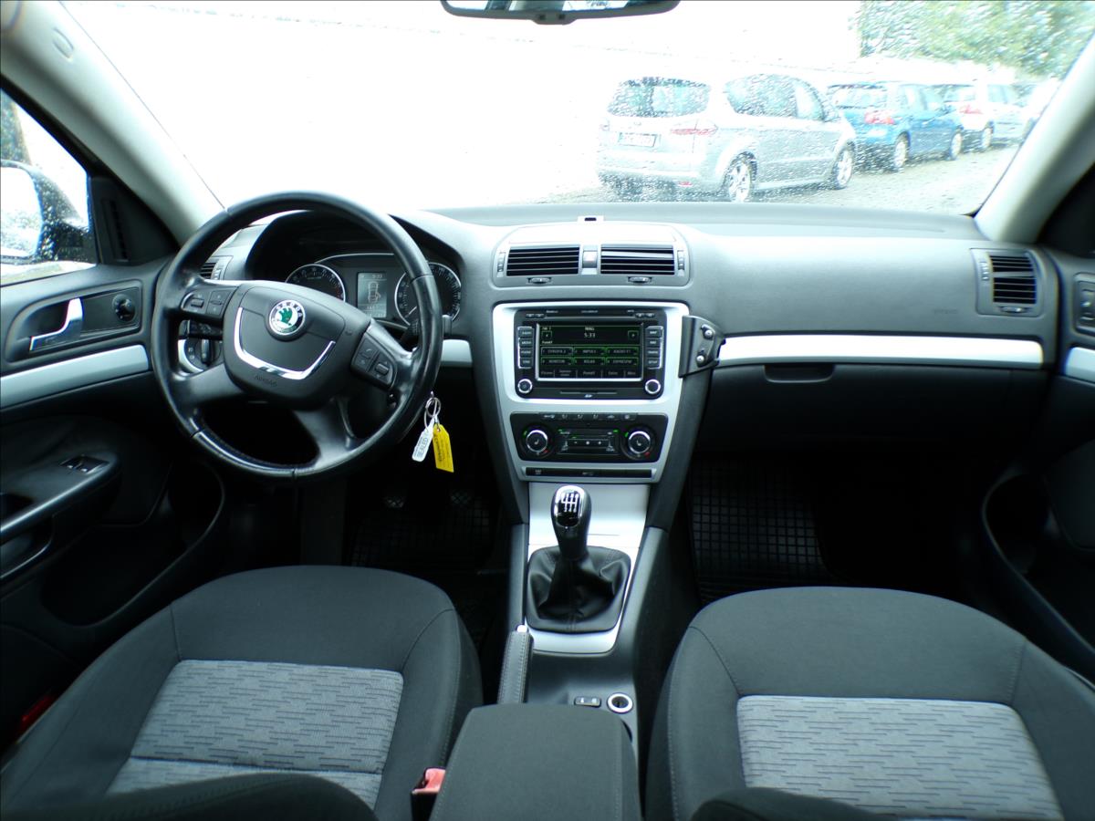 skoda-octavia-2-0-tdi-navigace - 6