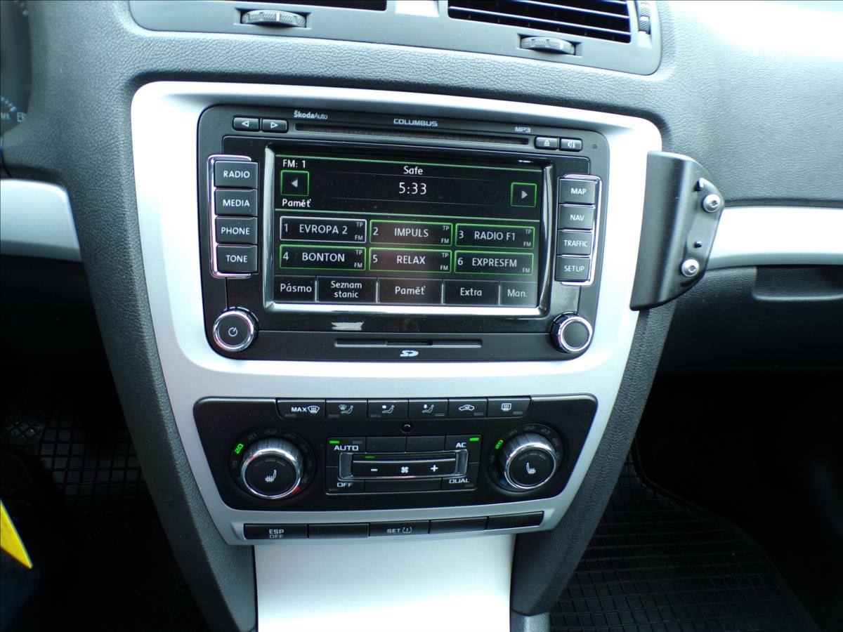 skoda-octavia-2-0-tdi-navigace - 7
