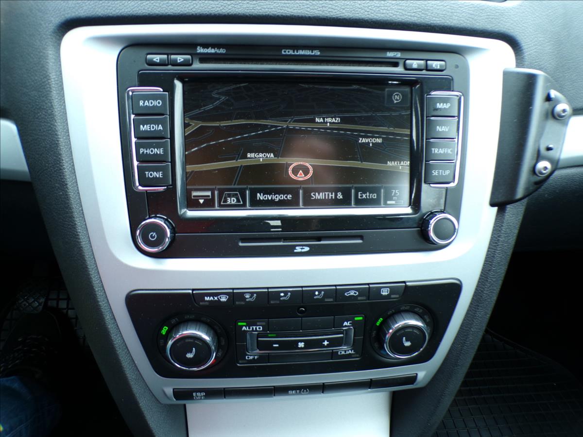 skoda-octavia-2-0-tdi-navigace - 8