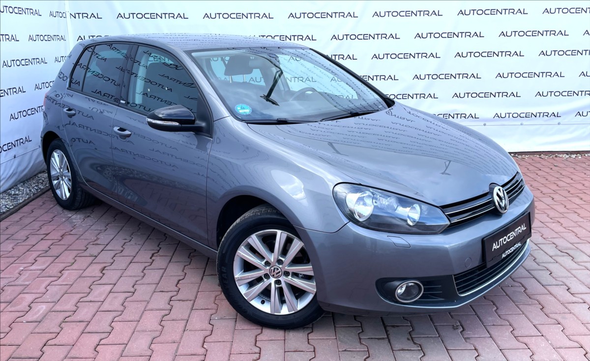 Volkswagen Golf 1,2 TSI Style 77kw Navi po servisu