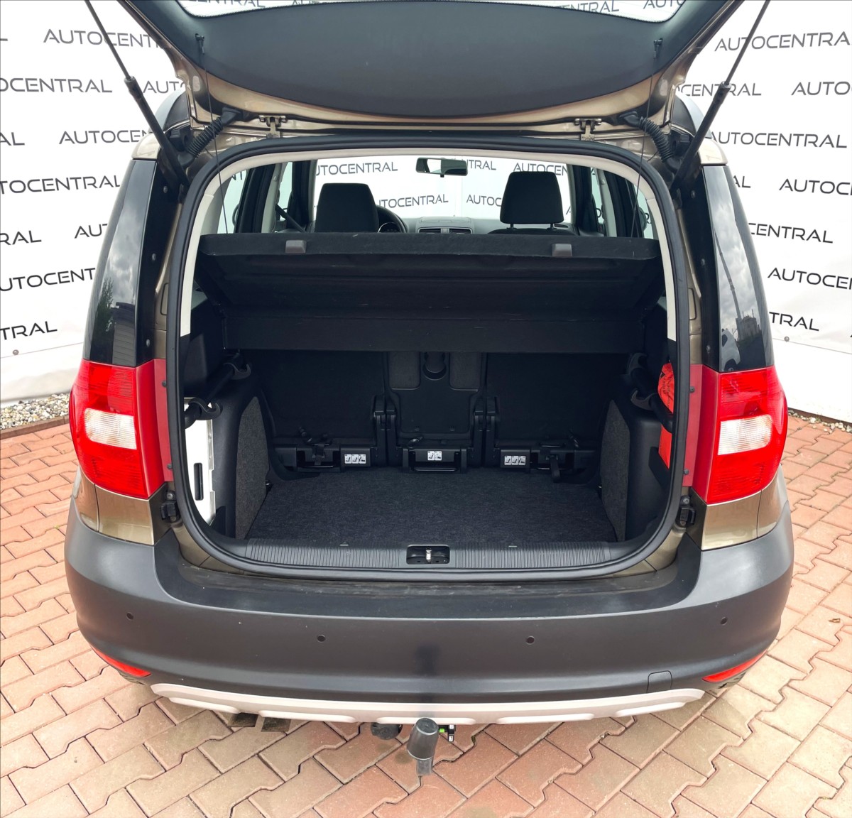 skoda-yeti-1-2-tsi-77kw-serv-kn-po-servisu - 9