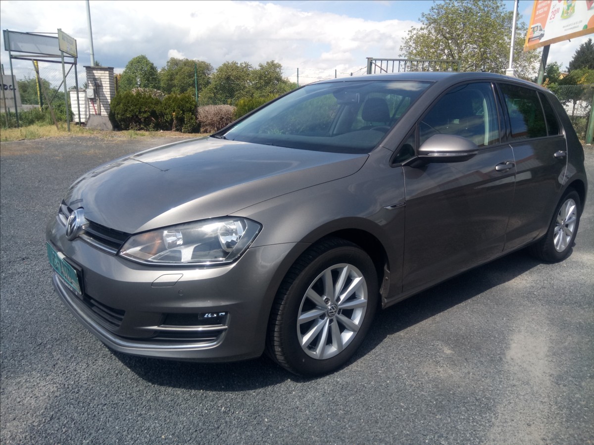 Volkswagen Golf 1,2 TSi 81kw LOUNGE, SERVISKA,1.m